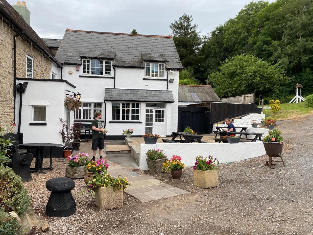 Chainbridge Usk Riverside Gastro Pub And Accommodation Trostrey Buitenkant foto